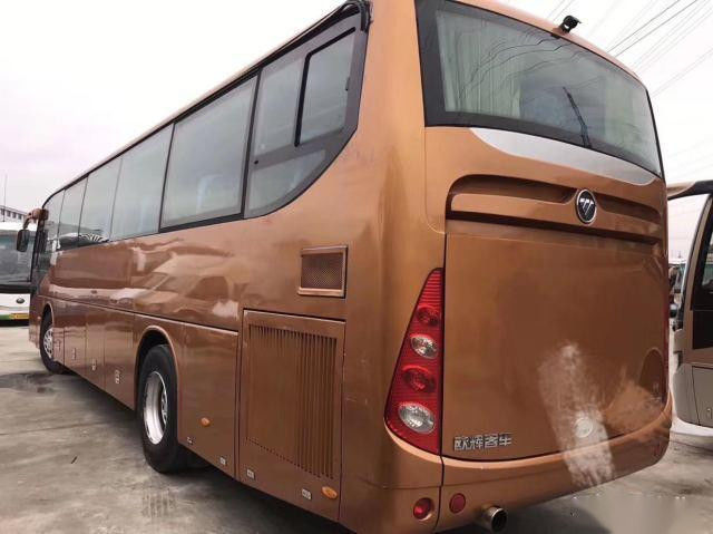 BJ6113 حافلة سياحية مستعملة FOTON ماركة 51 مقعدًا باب واحد منخفض كيلومتر Euro IV محرك اليد اليسرى