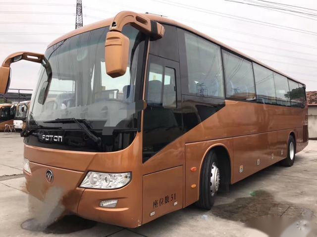 BJ6113 حافلة سياحية مستعملة FOTON ماركة 51 مقعدًا باب واحد منخفض كيلومتر Euro IV محرك اليد اليسرى