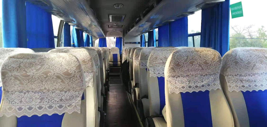 تستخدم Yutong Bus ZK6110 51 مقعدًا تستخدم الحافلة السياحية الهيكل الصلب للأبواب المزدوجة ذات التوجيه الأيسر