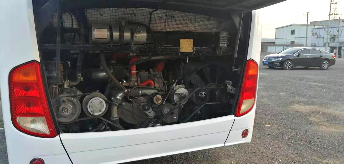 تستخدم Yutong Bus ZK6110 51 مقعدًا تستخدم الحافلة السياحية الهيكل الصلب للأبواب المزدوجة ذات التوجيه الأيسر