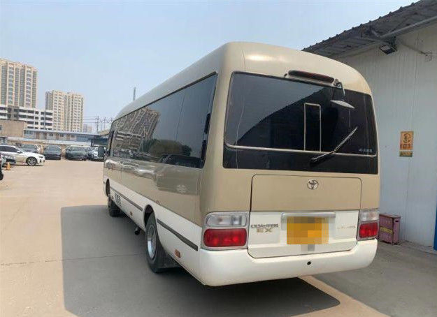 20 مقعدًا تستخدم حافلة Coaster Bus حافلة صغيرة Toyota Coaster Bus مع محرك بنزين 2TR لعام 2007 لتوجيه اليد اليسرى