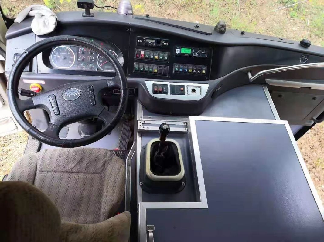 44 مقعدًا تستخدم Yutong ZK6102D Bus حافلة حافلات مستعملة 2014 سنة محرك أمامي توجيه محركات LHD ديزل