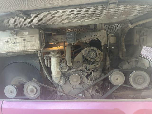 تستخدم الحافلة السياحية موديل XMQ6113 51 مقعدًا من الصلب الشاسيه Yuchai Engine Euro IV 270kw