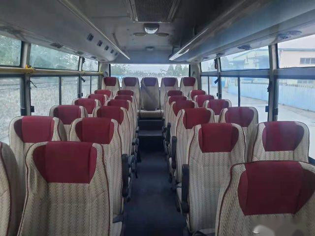 Yutong العلامة التجارية ZK6792D 35 مقعدًا Euro III المحرك الأمامي Yuchai 160kw التوجيه الأيسر التعبئة عارية