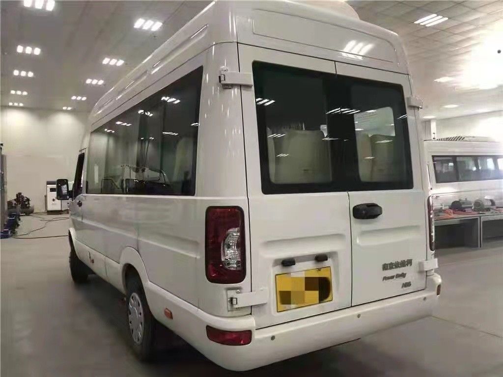العلامة التجارية البيضاء Iveco حافلة صغيرة مستعملة وجديدة 15 مقعدًا 129Hp ديزل 2016-2017 سنة