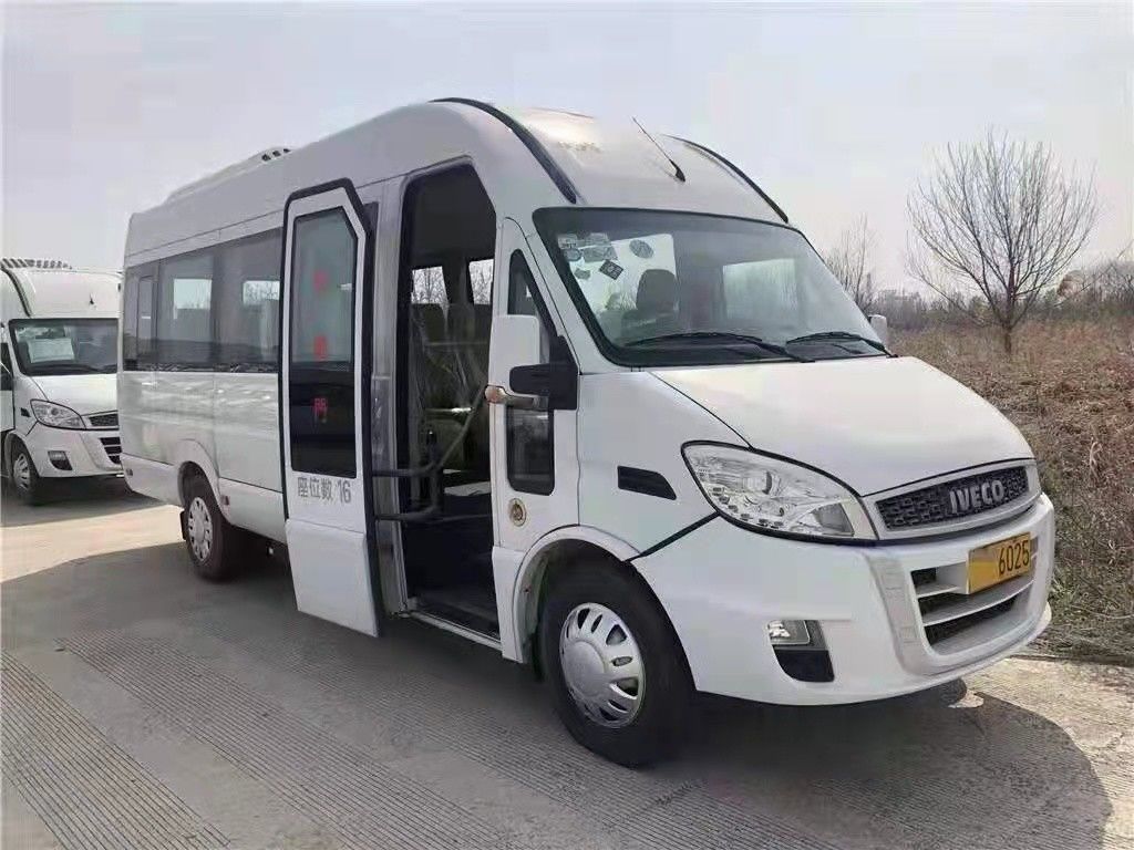 العلامة التجارية البيضاء المستعملة والجديدة Minibus 15 مقاعد 129Hp ديزل 2016-2017 سنة