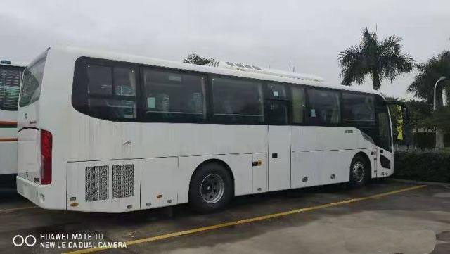 تستخدم Kinglong Bus 44 مقعدًا جديدًا هيكل وسادة هوائية للأبواب المزدوجة