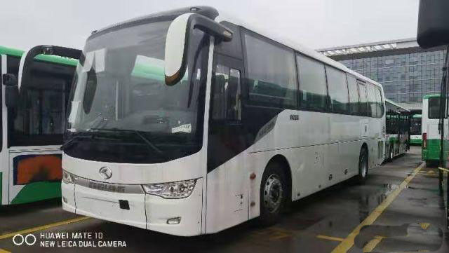 تستخدم Kinglong Bus 44 مقعدًا جديدًا هيكل وسادة هوائية للأبواب المزدوجة