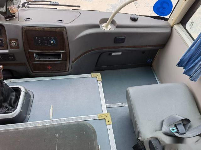 تستخدم Yutong Bus 29 مقعدًا للحافلة السياحية الهيكل الصلب محرك أمامي Euro III Left Steering