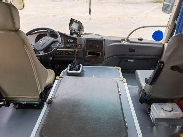 تستخدم Yutong Bus 29 مقعدًا للحافلة السياحية الهيكل الصلب محرك أمامي Euro III Left Steering