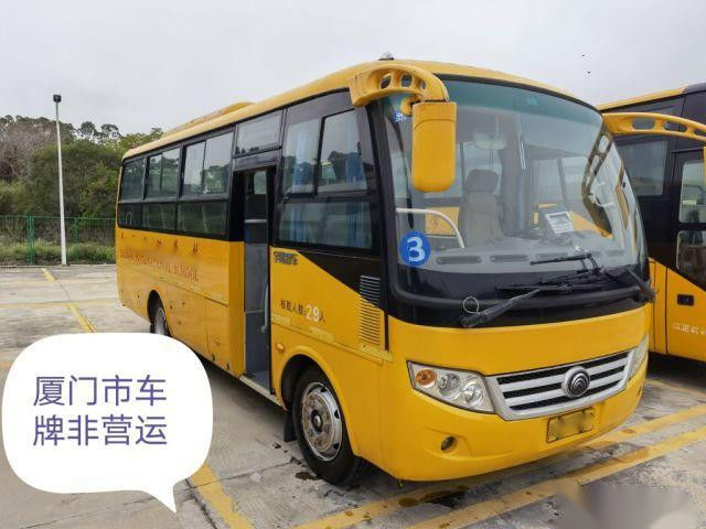 تستخدم Yutong Bus 29 مقعدًا للحافلة السياحية الهيكل الصلب محرك أمامي Euro III Left Steering