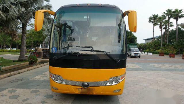 تستخدم Yutong Bus ZK6107 49 مقعدًا للتوجيه الأيسر هيكل وسادة هوائية Yuchai محرك خلفي منخفض كيلومتر