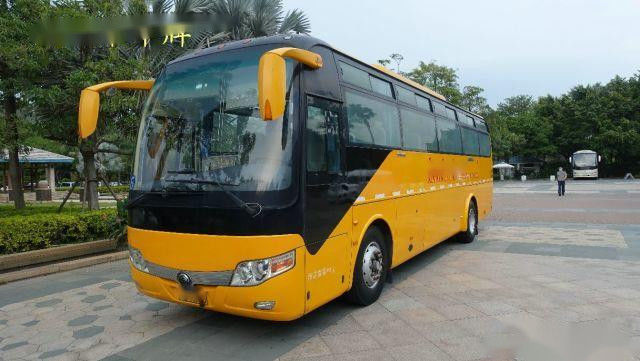 تستخدم Yutong Bus ZK6107 49 مقعدًا للتوجيه الأيسر هيكل وسادة هوائية Yuchai محرك خلفي منخفض كيلومتر