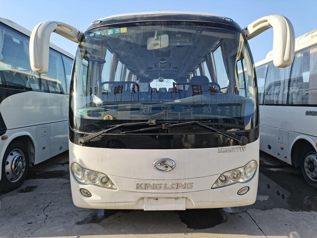 حافلة سياحية مستعملة XMQ6771 30 مقعدًا محرك خلفي Cummins 132kw توجيه يسار مستعمل Kinglong حافلة