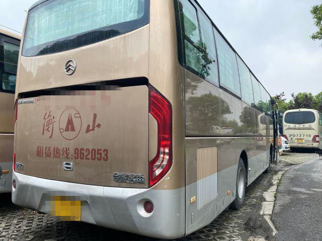 2015 سنة 47 مقاعد مدربين ركاب مستعملة ماركة Golden Dragon XML6103J38 موديل 232HP قوة توجيه اليد اليسرى