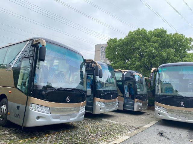 2015 سنة 47 مقاعد مدربين ركاب مستعملة ماركة Golden Dragon XML6103J38 موديل 232HP قوة توجيه اليد اليسرى
