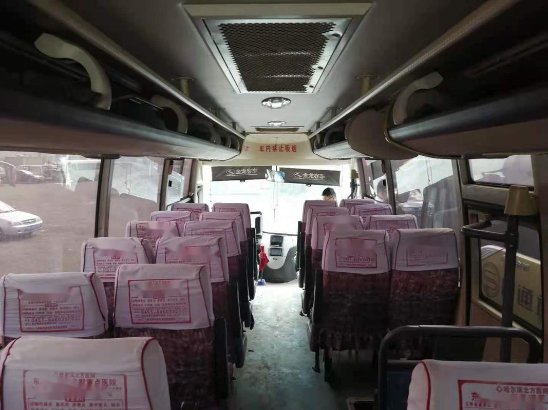 تستخدم Kinglong Bus XMQ6900 ذات الأبواب المزدوجة 39 مقعدًا ، وهيكل فولاذي مقود على بعد كيلومترات منخفضة