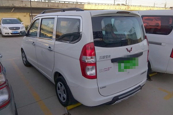 2014 Year Wuling Used Car 7 Seats Mini Bus سيارات مستعملة بنزين وقود LHD Drive