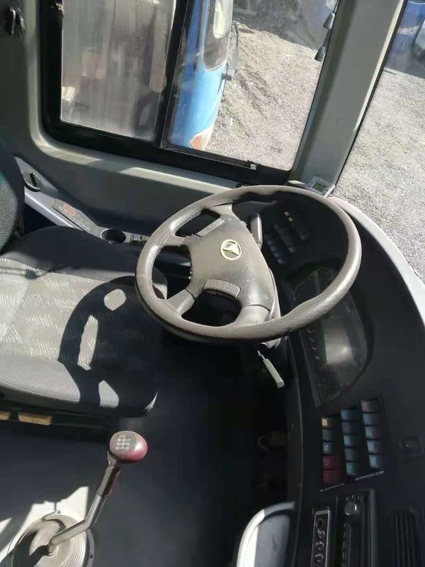حافلة Youngman مستعملة هيكل NEOPLAN 48 مقعدًا وسادة هوائية مزدوجة الأبواب محرك خلفي يسار يستخدم حافلة ركاب