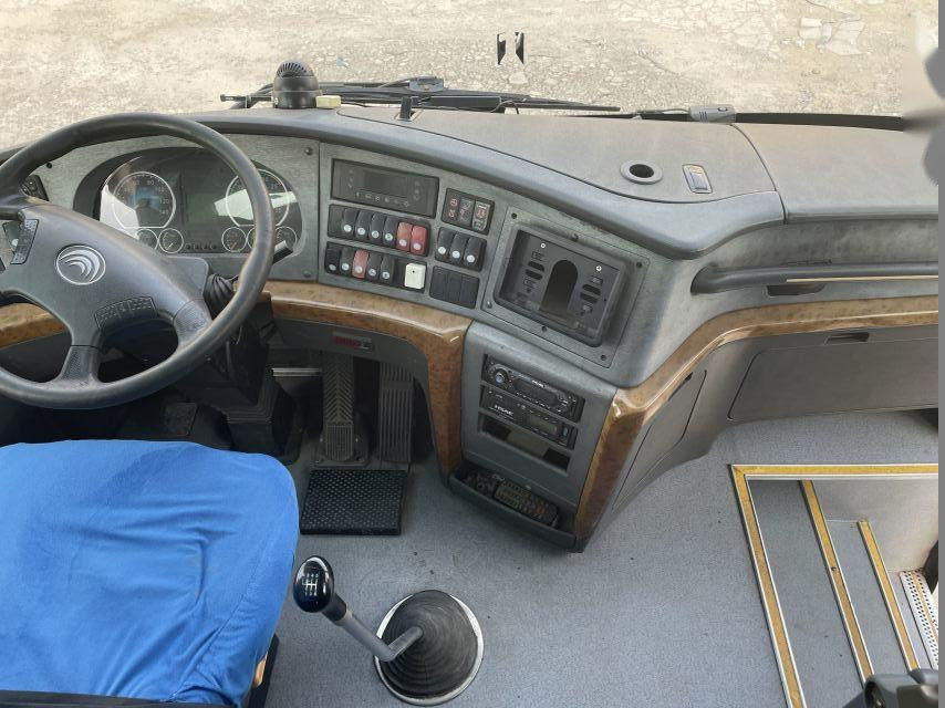 تستخدم Yutong Bus ZK6119 CNG WP.270 محرك وسادة هوائية هيكل أبواب مزدوجة 47 مقعدًا مثبط