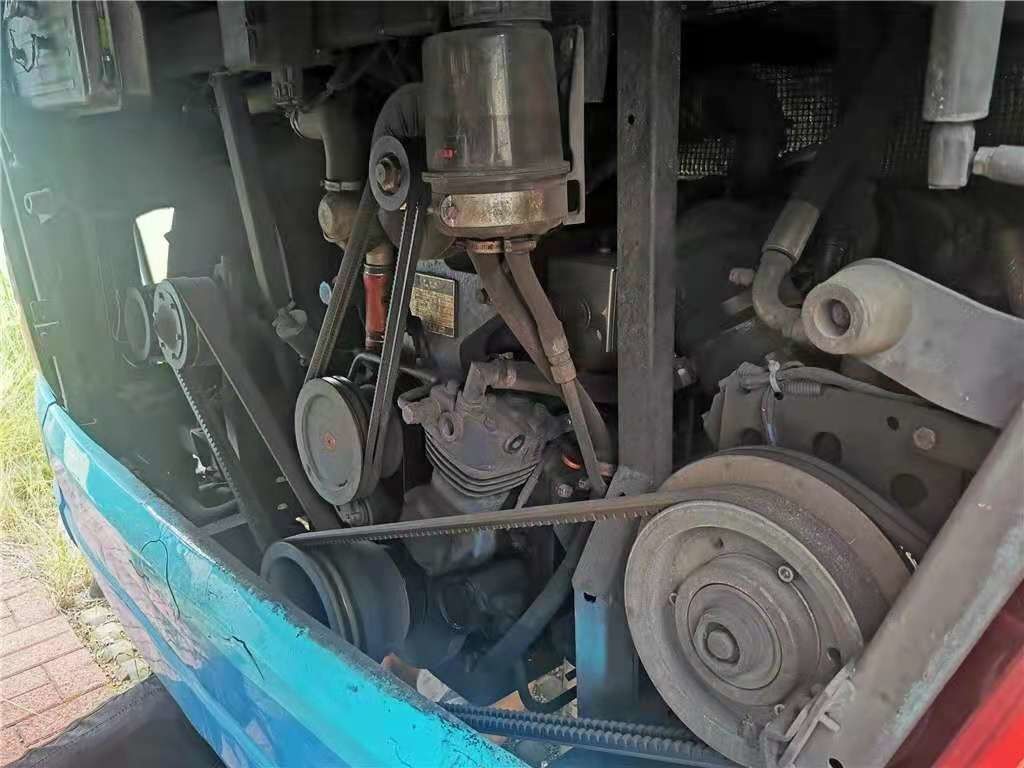تستخدم Yutong Bus ZK6122 49 مقعدًا WP.10 المحرك الخلفي 336kw وسادة هوائية الشاسيه حافلة سياحية مستعملة