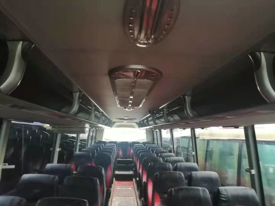 تستخدم Yutong Coach ZK6127 55 مقعدًا يسار Seerting وسادة هوائية هيكل محرك خلفي Euro III حافلة سياحية مستعملة لأفريقيا