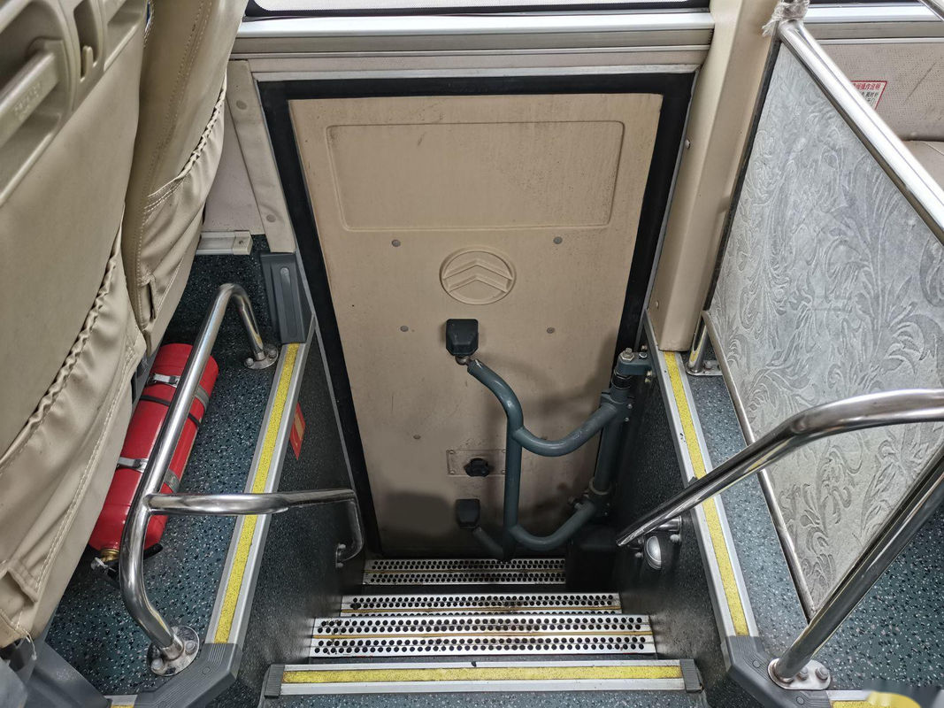 تستخدم Kinglong Bus XMQ6117 44 مقعدًا محرك خلفي أبواب مزدوجة وسادة هوائية الشاسيه مستعمل / حافلة سياحية