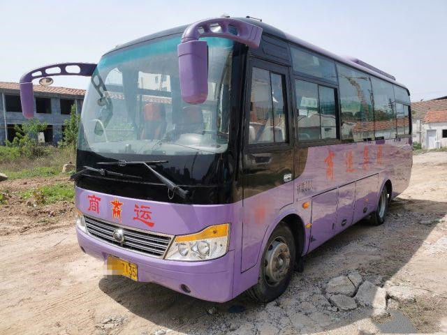 تستخدم Yutong Bus ZK6752 30 مقعدًا محرك ديزل أمامي يستخدم ميني باص Euro IV كيلومتر منخفض