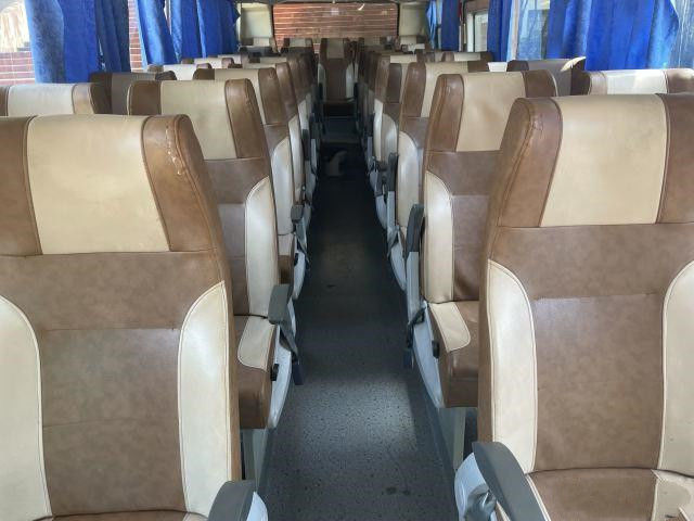 تستخدم Sunlong Bus SLK6873 39 مقعدًا 2016 محرك ديزل خلفي الهيكل الصلب Yuchai 162kw حافلة سياحية مستعملة لأفريقيا