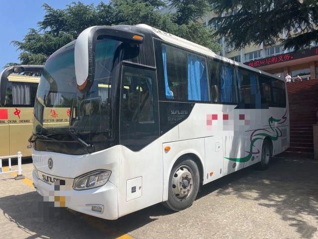 تستخدم Sunlong Bus SLK6873 39 مقعدًا 2016 محرك ديزل خلفي الهيكل الصلب Yuchai 162kw حافلة سياحية مستعملة لأفريقيا