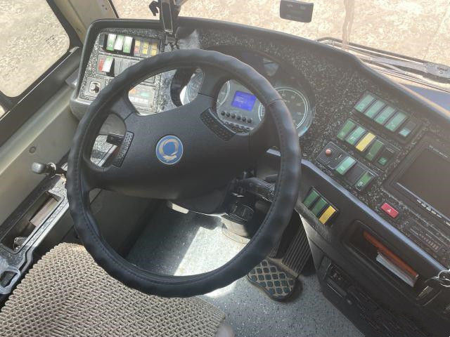 تستخدم Sunlong Bus SLK6873 39 مقعدًا 2016 محرك ديزل خلفي الهيكل الصلب Yuchai 162kw حافلة سياحية مستعملة لأفريقيا