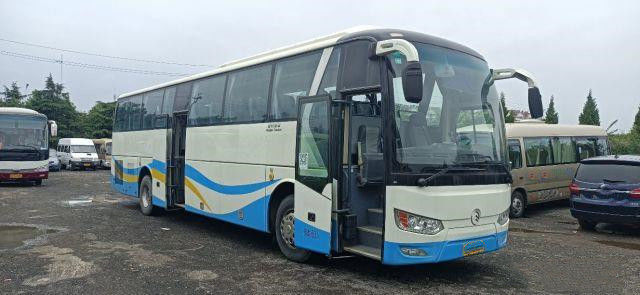 حافلة سياحية مستعملة لأفريقيا تستخدم Golden Dragon Bus Yuchai المحرك الخلفي 233kw 53seats Euro IV وسادة هوائية هيكل منخفض كيلومتر