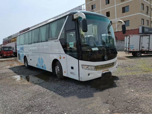 حافلة جولدن دراجون مستعملة XML6113J 51 مقعدًا من الصلب الشاسيه تستخدم حافلة سياحية Yuchai Engine 197kw Euro V