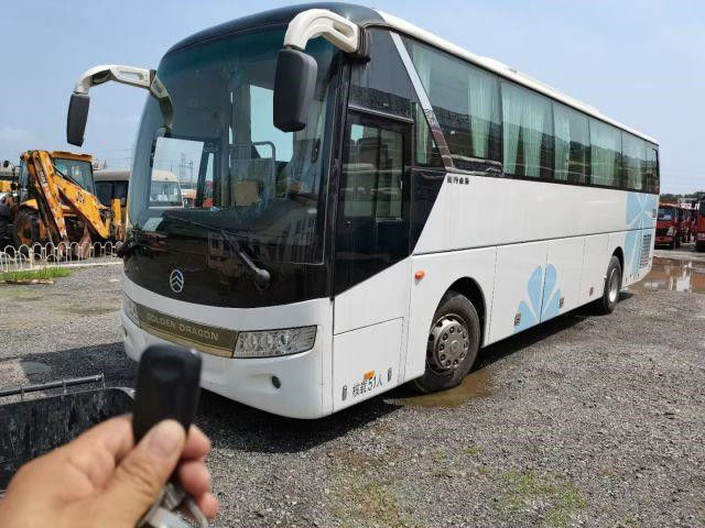 حافلة جولدن دراجون مستعملة XML6113J 51 مقعدًا من الصلب الشاسيه تستخدم حافلة سياحية Yuchai Engine 197kw Euro V