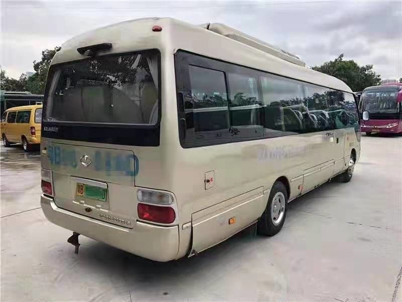 31 مقعدًا لعام 2016 تستخدم حافلة Feiyan Coaster Bus حافلة صغيرة مزودة بمحرك كهربائي لتوجيه اليد اليسرى