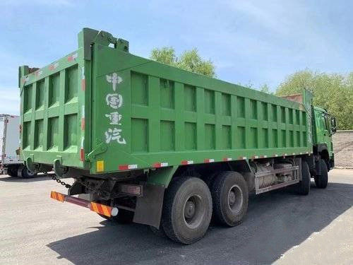 الصين مستعملة ساينو تراك HOWO 7 شاحنة ثقيلة 380 حصان 8X4 8.2m شاحنة قلابة ZZ3317N4667E1