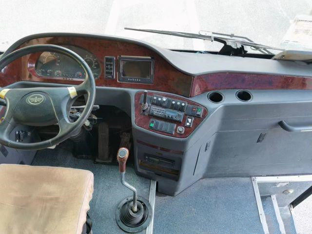 Faw Bus & Coach AC6107 حافلة سياحية مستعملة 46 مقعدًا CA6 محرك 162kw كيلومترات منخفضة جودة عالية