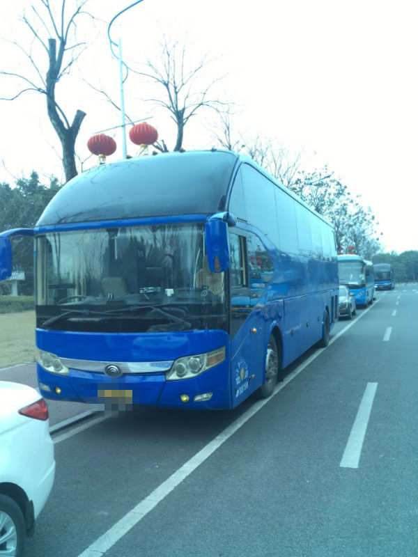 54 مقعدًا تستخدم حافلة الحافلة Yutong ZK6127 Bus 2016 Year Diesel Engine في حالة جيدة