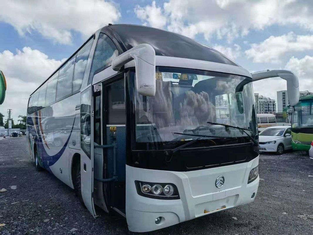 تستخدم Golden Dragon Bus XML6125 حافلة سياحية مستعملة 55 مقعدًا Yuchai Rear Engine 127kw Euro IV Double Doors
