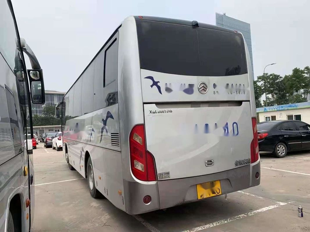 تستخدم Golden Dragon Bus XML6897 حافلة سياحية مستعملة 39 مقعدًا Yuchai محرك خلفي 180kw هيكل وسادة هوائية