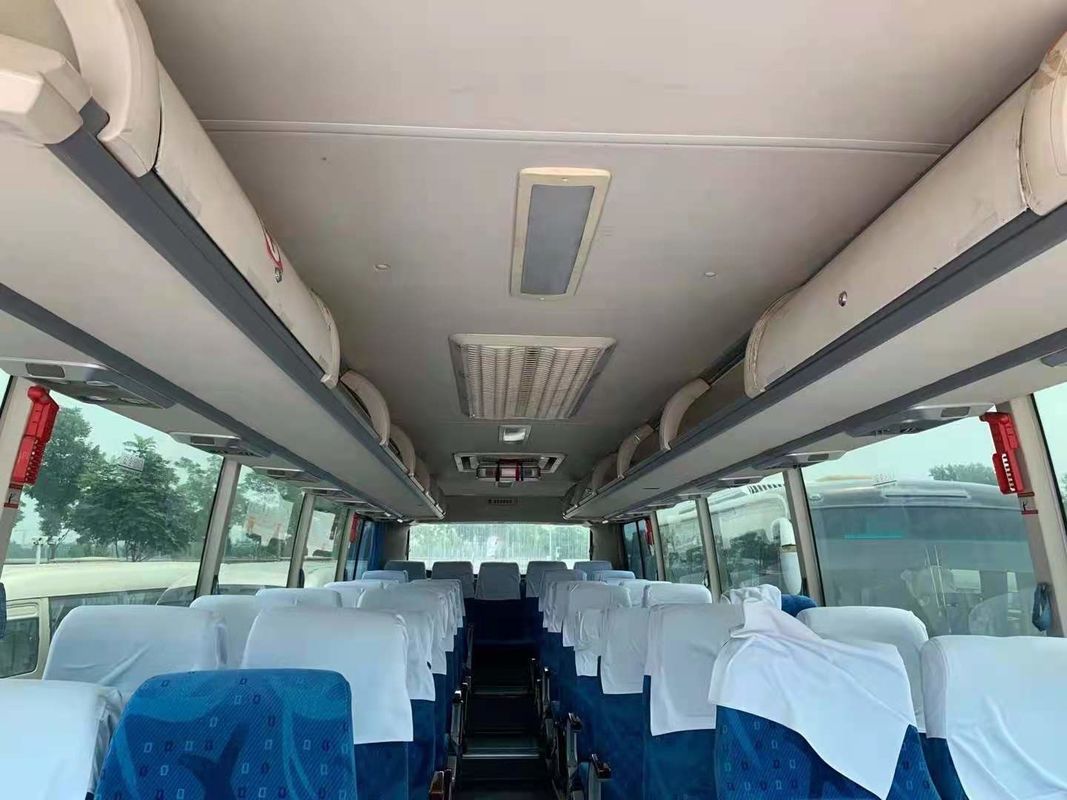 تستخدم Golden Dragon Bus XML6897 حافلة سياحية مستعملة 39 مقعدًا Yuchai محرك خلفي 180kw هيكل وسادة هوائية