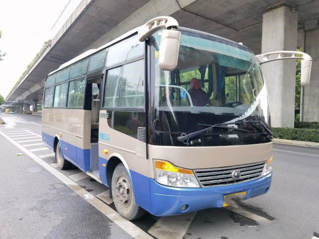 حافلة صغيرة Yutong ZK6752D Yuchai Front Engine Good Passenger Coach 30 مقعدًا 103kw