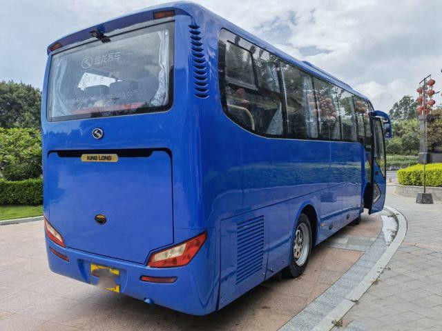 مستعملة نموذج الحافلة السياحية XMQ6859 العلامة التجارية Kinglong 35 مقعدًا منخفض الكيلومتر Euro III مستعمل Mini Coach