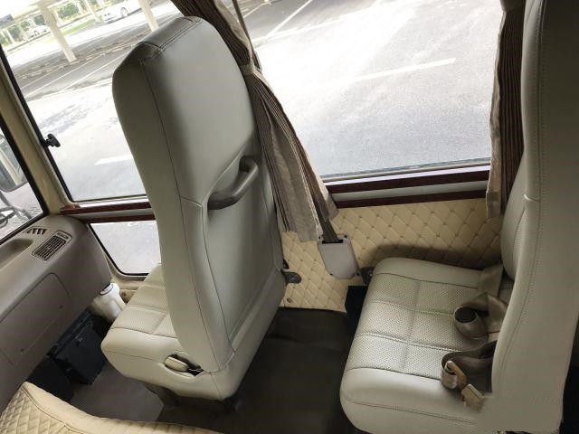 حافلة مستعملة كوستر بيضاء ذهبية للأسهم Negeria LHD Mini Bus Diesel Promition Price Toyota Coaster