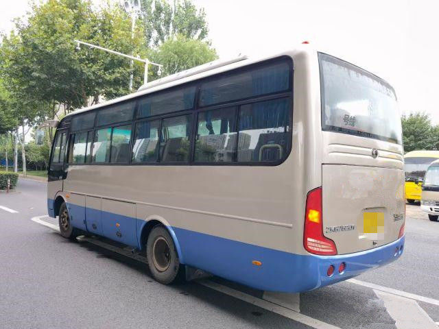 2014 سنة 30 مقعدًا تستخدم حافلة Yutong Bus ZK6752D مع محرك أمامي تستخدم حافلة سياحية للسياحة