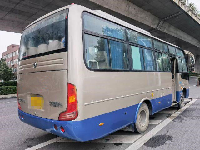 2014 سنة 30 مقعدًا تستخدم حافلة Yutong Bus ZK6752D مع محرك أمامي تستخدم حافلة سياحية للسياحة
