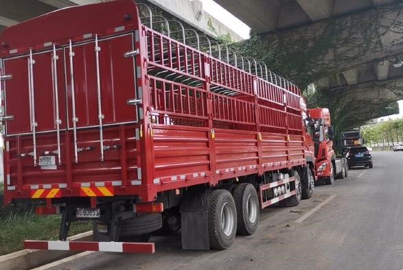 Dong-Feng 8x4 420hp الصين تستخدم Lorry Cargo Trcuk Brand New LHD / RHD