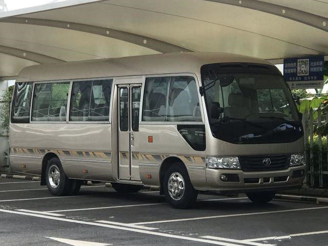 2010 سنة 20 مقعدًا تستخدم Coaster Bus 2TR محرك بنزين تستخدم حافلة صغيرة Toyota Coaster Bus Left Hand Steering