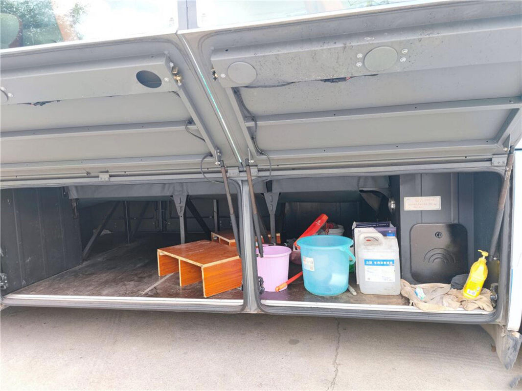 حافلة ذات طابقين Yutong ماركة ZK6116 أسعار Yutong Bus 49 مقعدًا تستخدم Toyota Hiace Bus Weichai Engine 400kw Double Door