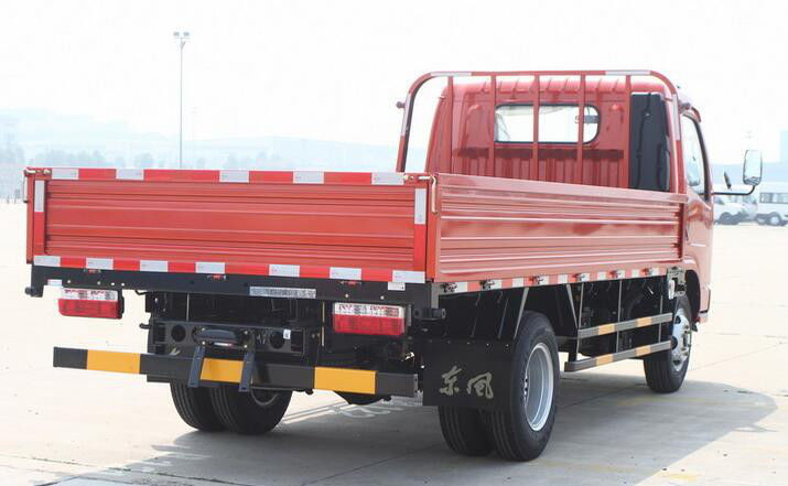 مستعملة Dongfeng 4Ton Cargo Truck 4x2 Drive Bucket Light Duty Truck LHD عام 2017